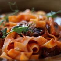 купить С грибами и говяжьими щечками С грибами и говяжьими щечками заказать доставку ROJO ресторан Алматы